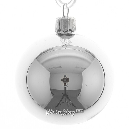 Стеклянный глянцевый елочный шар Royal Classic 15 см серебряный Kaemingk