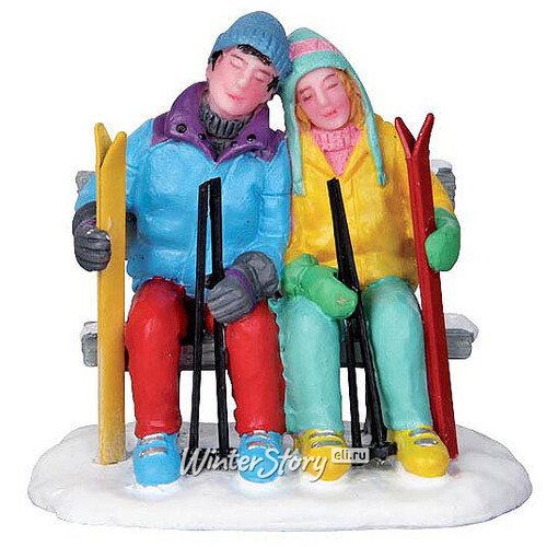 Набор фигурок Уставшие лыжники, 6 см Lemax
