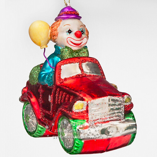 Стеклянная елочная игрушка Клоун в красном автомобиле 10*10 см, подвеска Holiday Classics