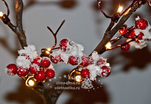 Гирлянда Волшебные ягоды заснеженная, 150 см, 48 LED ламп, теплый белый Kaemingk