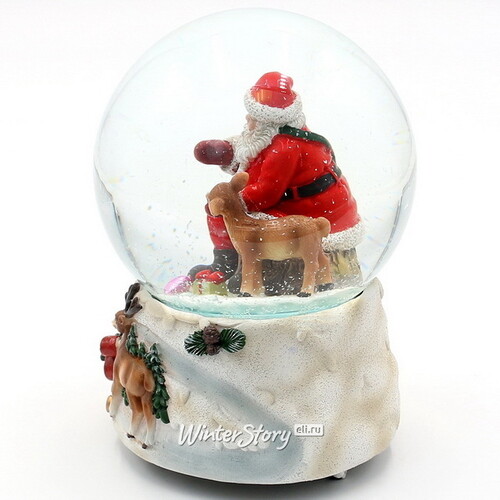 Музыкальный снежный шар Санта Клаус с олененком Эбби 15 см, на батарейках Sigro