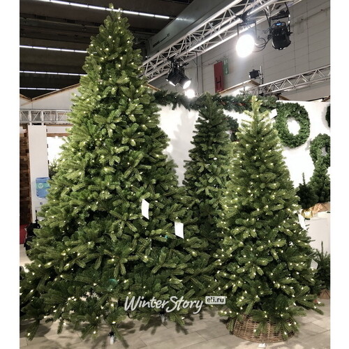 Искусственная елка с лампочками Бейберри 213 см, 550 теплых белых ламп, ЛИТАЯ + ПВХ National Tree Company