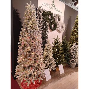 Искусственная стройная елка с гирляндой Джорджия Slim заснеженная 228 см, 2000 красных/теплых белых ламп, ЛИТАЯ + ПВХ A Perfect Christmas фото 1