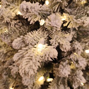Искусственная елка с гирляндой Норфолк заснеженная 137 см в деревянном кашпо, 200 теплых белых ламп, ЛИТАЯ + ПВХ A Perfect Christmas фото 3