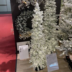 Искусственная елка с гирляндой Alpine заснеженная 183 см, 1320 теплых белых ламп, ПВХ A Perfect Christmas фото 1