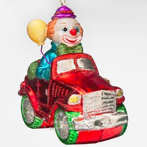 Стеклянная елочная игрушка Клоун в красном автомобиле 10*10 см, подвеска Holiday Classics фото 1