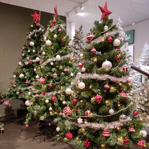 Искусственная елка с гирляндой и игрушками Империал: Snow & Berries 180 см, 260 теплых белых ламп, контроллер, ПВХ Kaemingk фото 1