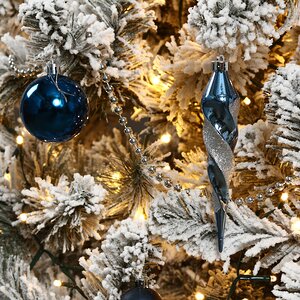 Искусственная елка с гирляндой и игрушками Лапландия: Arctic Story заснеженная 180 см, 540 теплых белых LED, контроллер, ПВХ Winter Deco фото 3