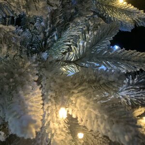 Искусственная елка с лампочками Неаполь заснеженная 150 cм, 156 LED ламп, ЛИТАЯ + ПВХ Crystal Trees фото 5