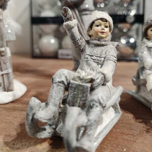 Новогодняя фигурка Winter Fun: Мальчик Дуглас с подарками на санях 11 см Goodwill фото 2