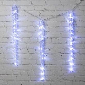 Украшаем деревья гирляндами