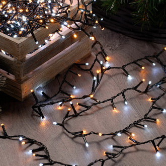 Украшаем деревья гирляндами