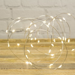 Украшаем деревья гирляндами