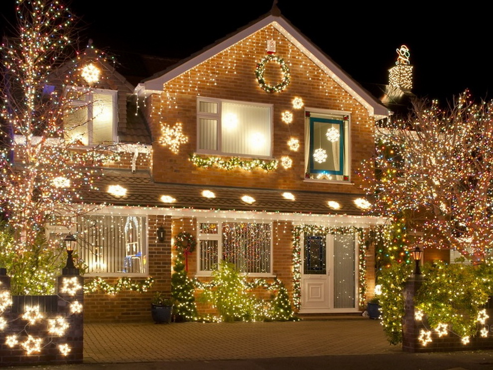 Праздничная атмосфера без затрат: как украсить дом к Новому году