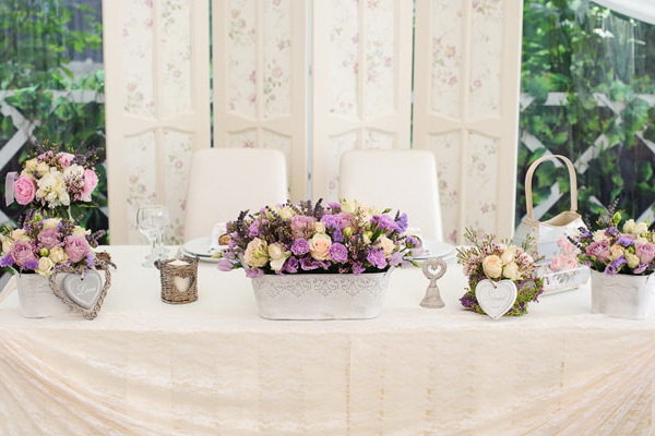 Как сделать цветочную композицию на свадебный стол своими руками (видео мастер-класс)