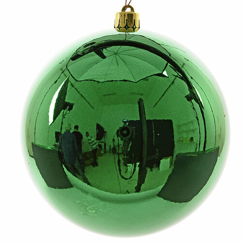 Пластиковый шар 14 см зеленый глянцевый Kaemingk/Winter Deco