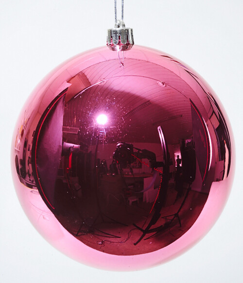 Пластиковый глянцевый шар 20 см, ярко розовый Kaemingk