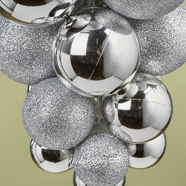 Гроздь из пластиковых шаров Альмасора 50 см серебряная Winter Deco