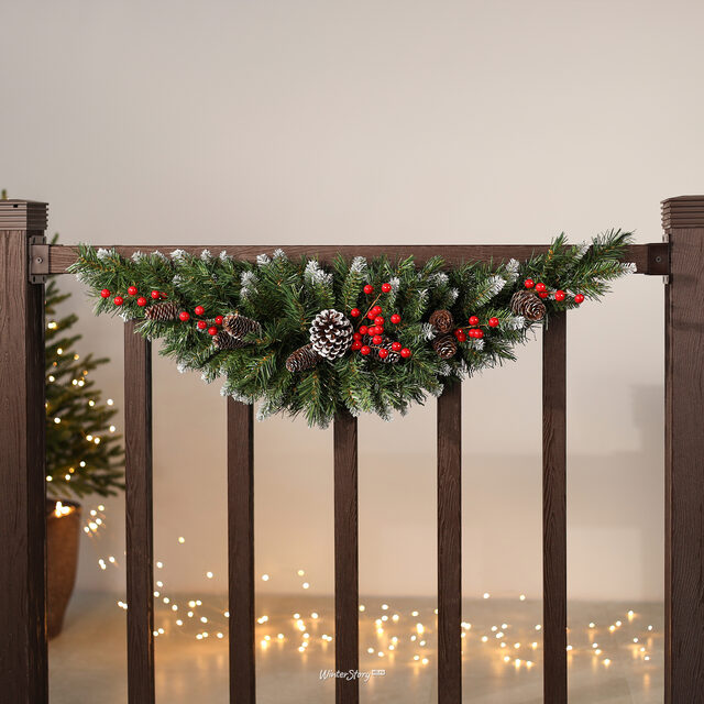 Сваг Сказка заснеженный 92 см с шишками и ягодами, ПВХ National Tree Company