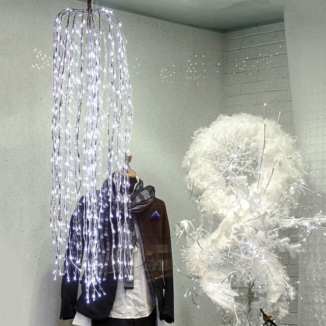 Светодиодное украшение Каскад серебряный 2 м, 680 холодных белых LED ламп с мерцанием, IP44 Kaemingk