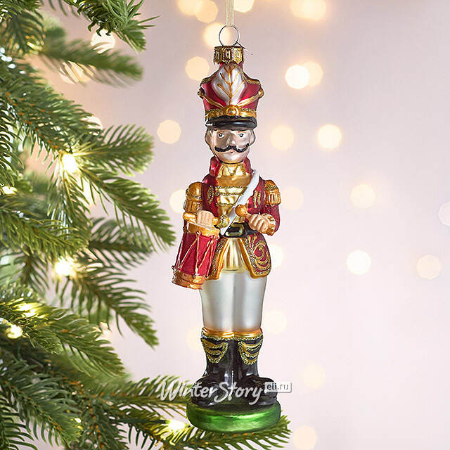 Елочная игрушка Барабанщик Уильям из королевства Дрейкерк 18 см, стекло Winter Deco