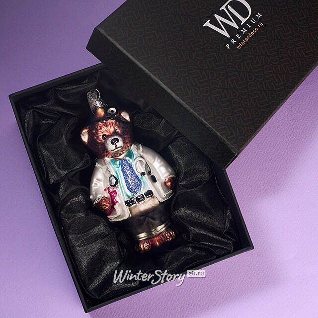 Елочная игрушка Медведь Кристофер в костюме доктора 13 см, стекло Winter Deco