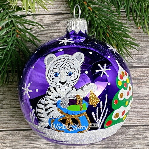 Стеклянный елочный шар Зодиак - Тигр Бенджи и подарки 7 см фиолетовый Фабрика Елочка