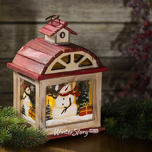Деревянный подсвечник-фонарь Снеговичок с подарком в старинном домике 28 см Holiday Classics