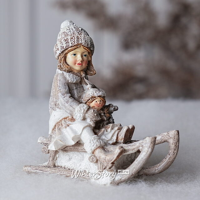 Новогодняя фигурка Winter Fun: Девочка Эйла с куклой на санях 11 см Goodwill