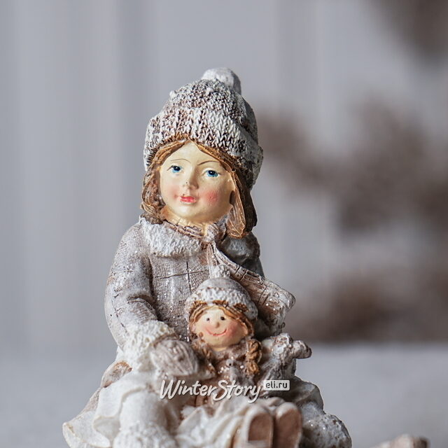 Новогодняя фигурка Winter Fun: Девочка Эйла с куклой на санях 11 см Goodwill