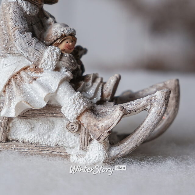 Новогодняя фигурка Winter Fun: Девочка Эйла с куклой на санях 11 см Goodwill