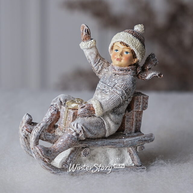 Новогодняя фигурка Winter Fun: Мальчик Дуглас с подарками на санях 11 см Goodwill