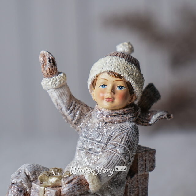 Новогодняя фигурка Winter Fun: Мальчик Дуглас с подарками на санях 11 см Goodwill