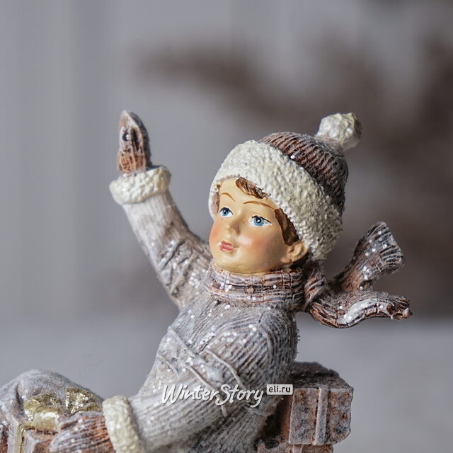 Новогодняя фигурка Winter Fun: Мальчик Дуглас с подарками на санях 11 см Goodwill