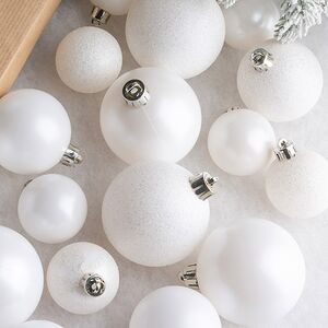 Набор пластиковых шаров Luminous - Белый, 4-6 см, 30 шт Winter Deco фото 4