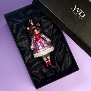 Елочная игрушка Миссис Медведица 16 см в подарочной коробке, стекло Winter Deco фото 3