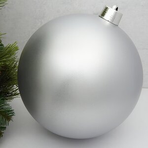 Пластиковый шар Sonder 30 см серебряный матовый Winter Deco фото 1