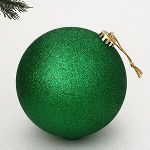 Пластиковый шар Sonder 15 см ярко-зеленый с блестками Winter Deco фото 1
