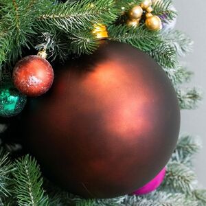 Пластиковый шар Сондер 25 см, шоколадный матовый Winter Deco фото 3