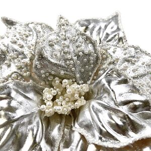 Искусственная пуансеттия Letizia 27 см серебряная, клипса Christmas Deluxe (Кристмас Делюкс) фото 2