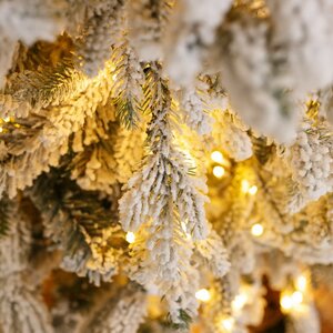 Искусственная елка с лампочками Россо Премиум заснеженная 120 см, 390 теплых белых ламп, ЛИТАЯ + ПВХ GREEN TREES фото 7