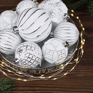 Набор пластиковых шаров Divine 6-8 см, 24 шт, белый с серебряным Winter Deco фото 2