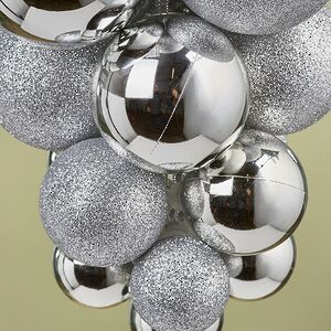 Гроздь из пластиковых шаров Almansora 30 см серебряная Winter Deco фото 3