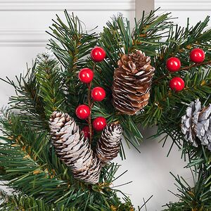 Венок Сказка заснеженный 30 см с шишками и ягодами, ПВХ National Tree Company фото 2