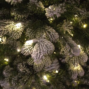 Искусственная елка с гирляндой Шеффилд заснеженная 228 см, 650 теплых белых ламп, ЛИТАЯ + ПВХ National Tree Company фото 4