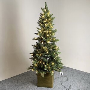Искусственная елка с гирляндой Норфолк 137 см в деревянном кашпо, 200 теплых белых ламп, ЛИТАЯ + ПВХ A Perfect Christmas фото 1