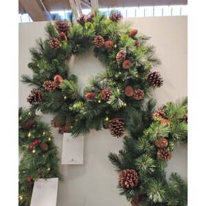 Венок с лампочками Пайнридж с шишками 61 см, 50 теплых белых LED ламп на батарейках, ЛЕСКА + ПВХ National Tree Company фото 2