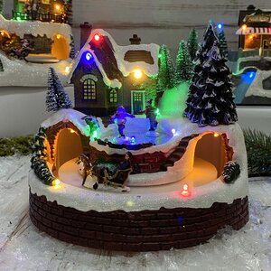 Светящаяся композиция Christmas Village: Праздничные хлопоты в Кристмасбурге 18*17 см, с движением и музыкой, на батарейках