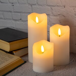 Светодиодная свеча с имитацией пламени Стелла белая восковая на батарейках