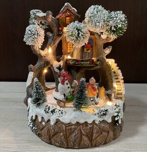 Новогодняя композиция Домик на дереве со Снеговиком 23 см, с подсветкой и движением Kaemingk фото 1